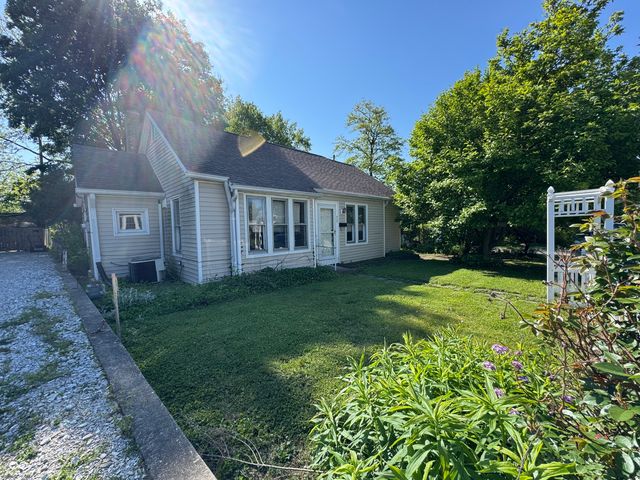 827 N Hawthorne Lane, Indianapolis, IN 46219