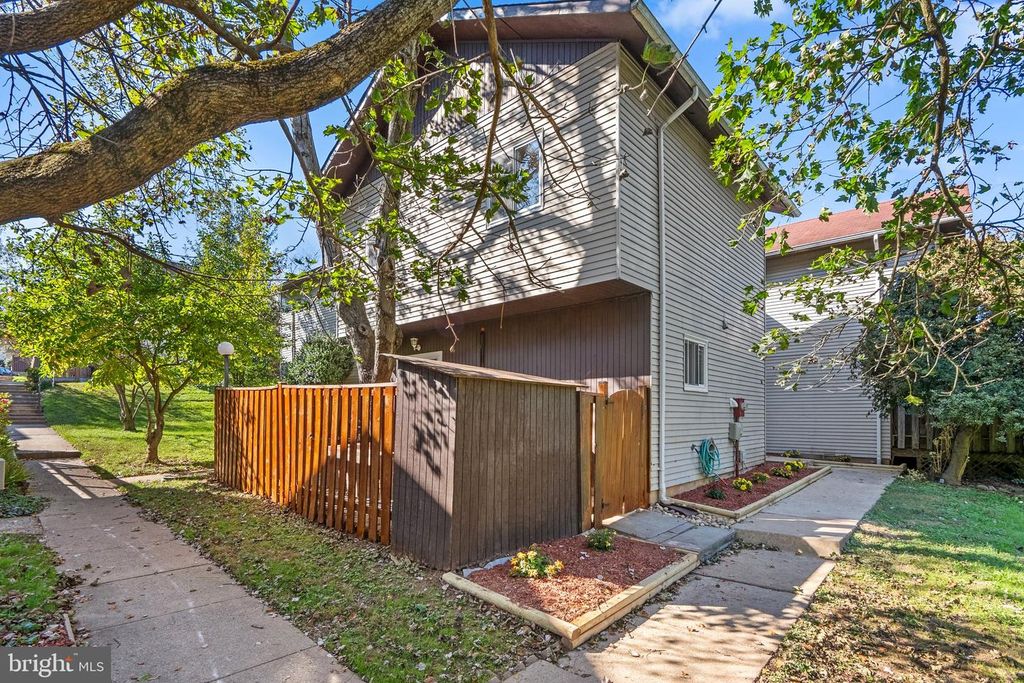 58 STATE CT #108, Gaithersburg, MD 20877
