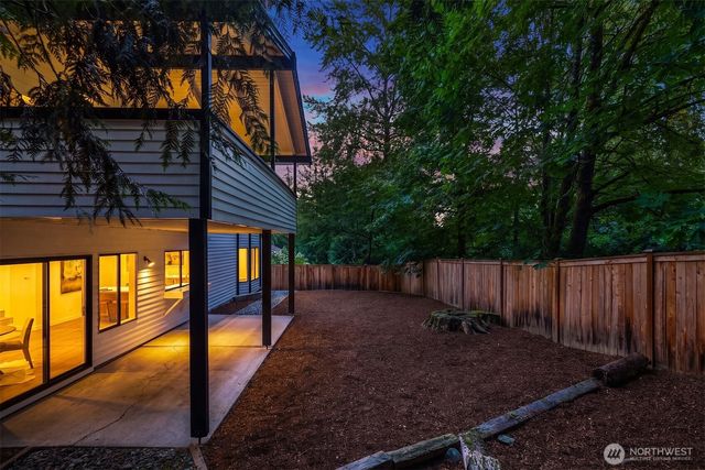 18311 NE 105th Court, Redmond, WA 98052