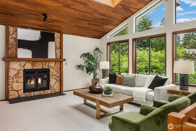 18311 NE 105th Court, Redmond, WA 98052