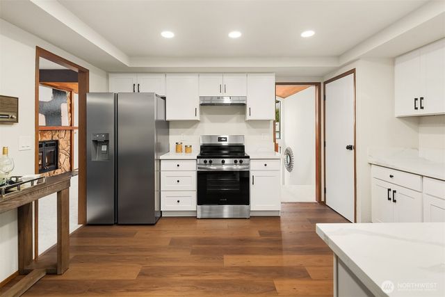 18311 NE 105th Court, Redmond, WA 98052