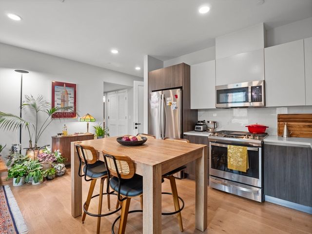 9 Central St 206, Somerville, MA 02143