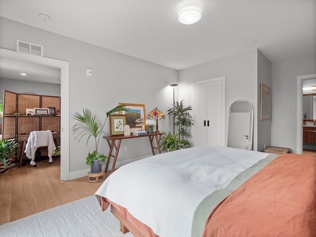 9 Central St 206, Somerville, MA 02143