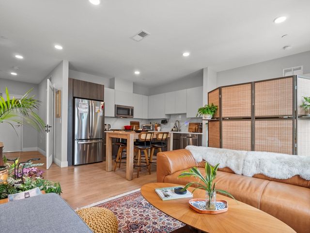 9 Central St 206, Somerville, MA 02143