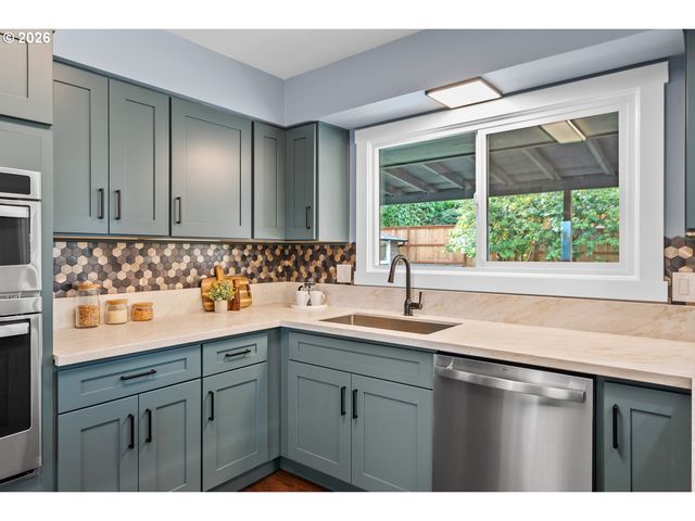 1025 Nw WALLULA Ave, Gresham, OR 97030
