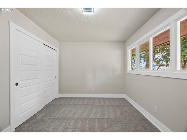 1025 Nw WALLULA Ave, Gresham, OR 97030