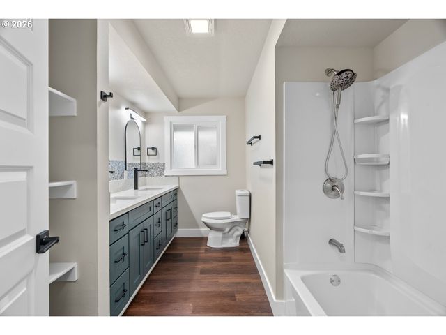1025 Nw WALLULA Ave, Gresham, OR 97030