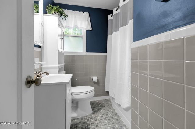 160 Manor Drive, Red Bank, NJ 07701