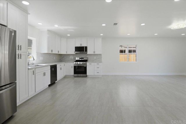 355 S 1st Street, El Cajon, CA 92019