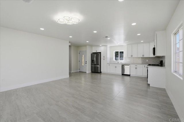 355 S 1st Street, El Cajon, CA 92019