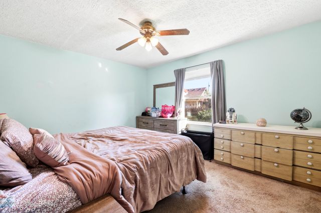 370 Concord Dr, Mt Washington, KY 40047