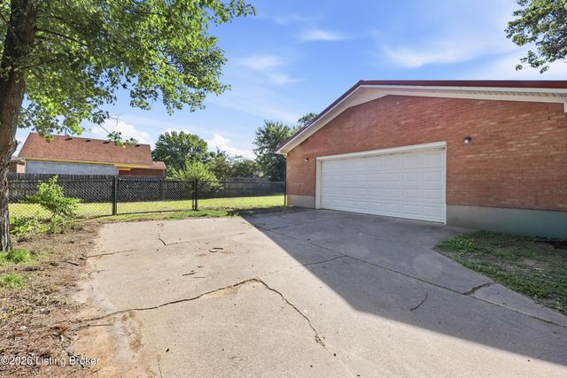 370 Concord Dr, Mt Washington, KY 40047