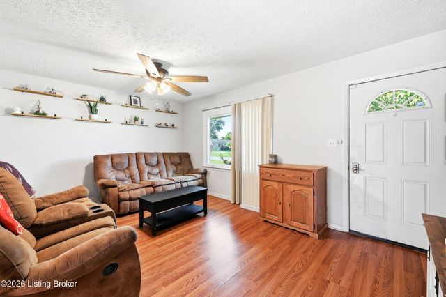 370 Concord Dr, Mt Washington, KY 40047