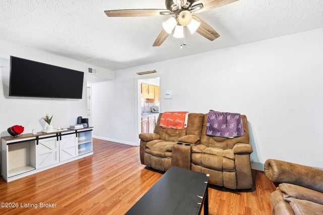 370 Concord Dr, Mt Washington, KY 40047