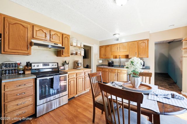 370 Concord Dr, Mt Washington, KY 40047