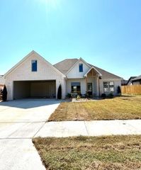 8008 Creek Rock Cove, Alexander, AR 72002