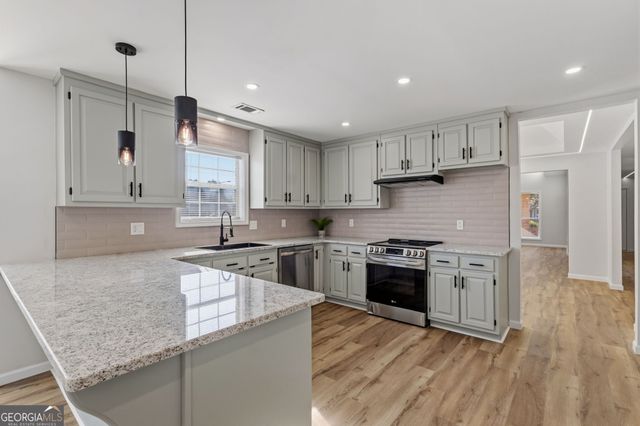 87 Park Ln, Warner Robins, GA 31093