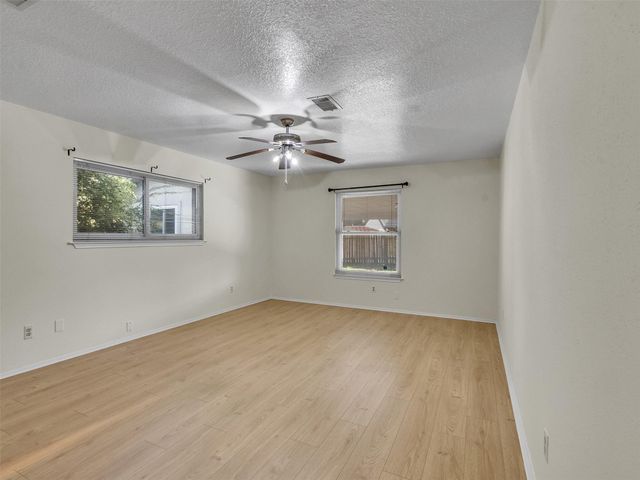 32 Sarita Road, Angleton, TX 77515