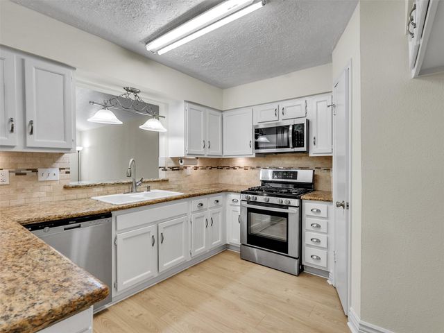 32 Sarita Road, Angleton, TX 77515