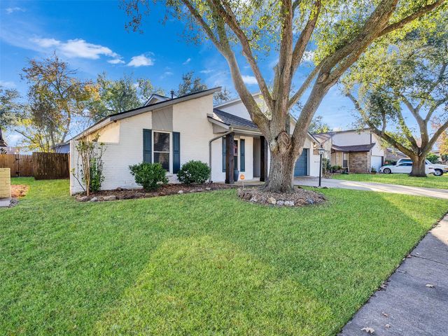 32 Sarita Road, Angleton, TX 77515