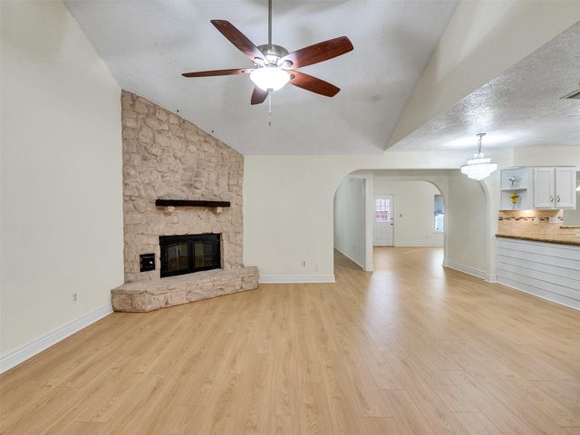 32 Sarita Road, Angleton, TX 77515