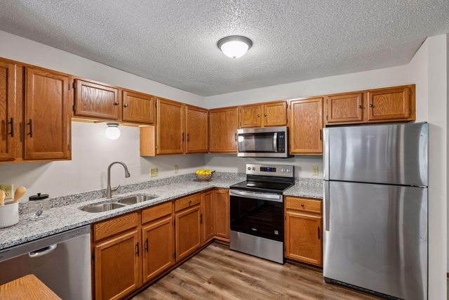 15275 Lesley Lane, Eden Prairie, MN 55346