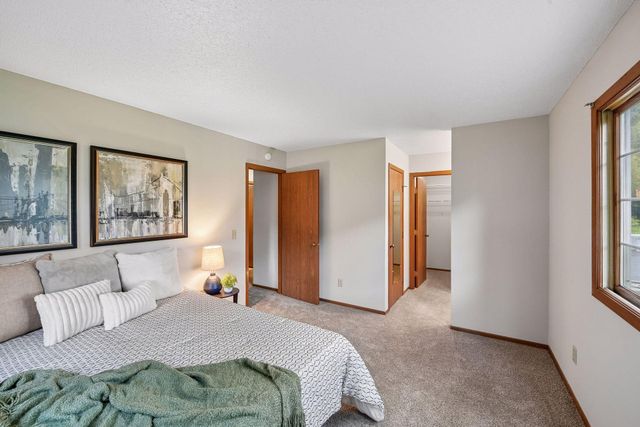 15275 Lesley Lane, Eden Prairie, MN 55346