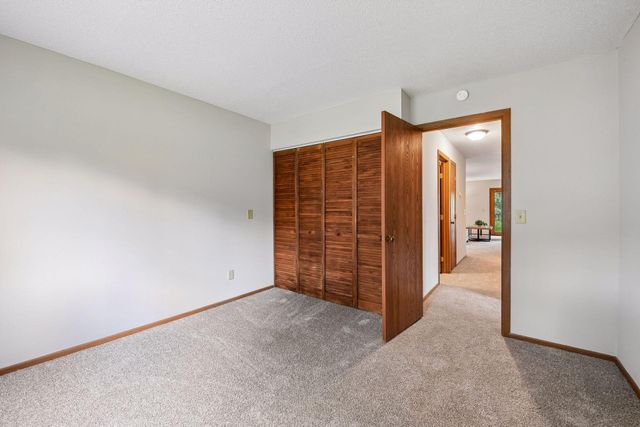 15275 Lesley Lane, Eden Prairie, MN 55346