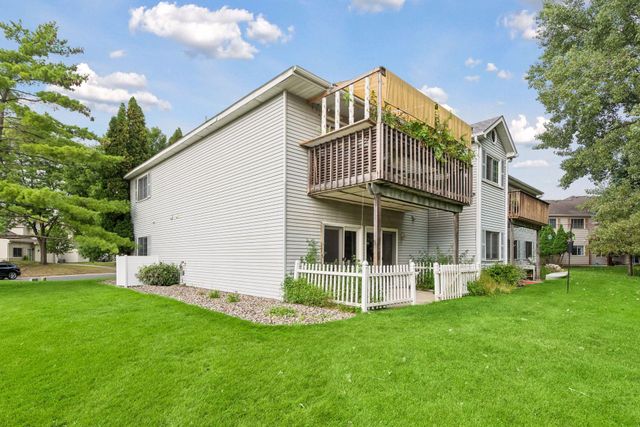 15275 Lesley Lane, Eden Prairie, MN 55346