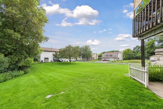 15275 Lesley Lane, Eden Prairie, MN 55346