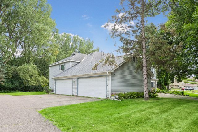 15275 Lesley Lane, Eden Prairie, MN 55346
