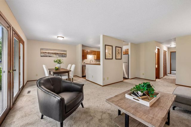 15275 Lesley Lane, Eden Prairie, MN 55346