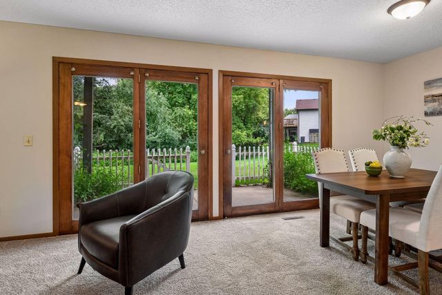 15275 Lesley Lane, Eden Prairie, MN 55346