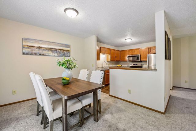 15275 Lesley Lane, Eden Prairie, MN 55346