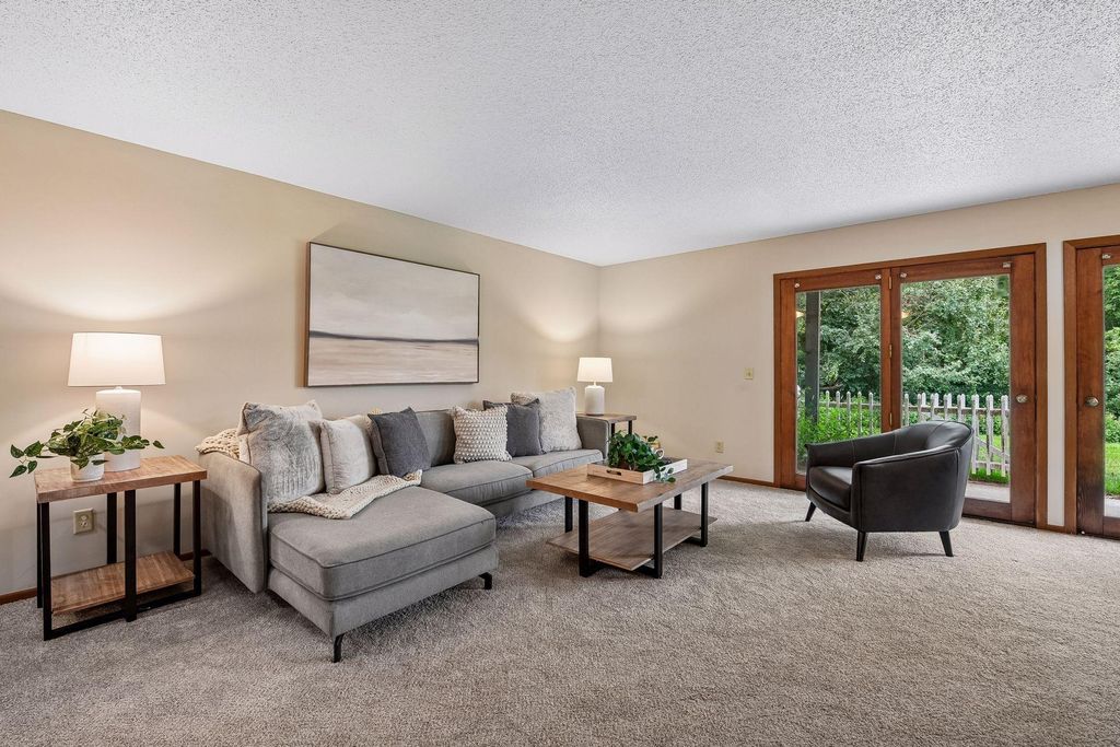 15275 Lesley Lane, Eden Prairie, MN 55346 — photo 2