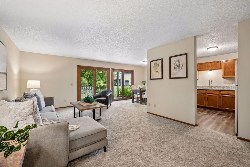 15275 Lesley Lane, Eden Prairie, MN 55346 — photo 4