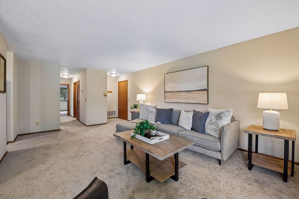 15275 Lesley Lane, Eden Prairie, MN 55346 — photo 5