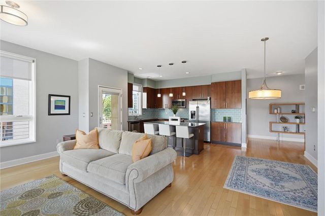 4521 Wornall Road 211, Kansas City, MO 64111