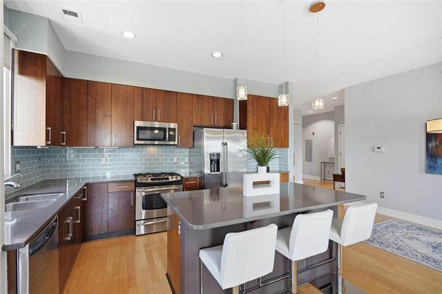 4521 Wornall Road 211, Kansas City, MO 64111