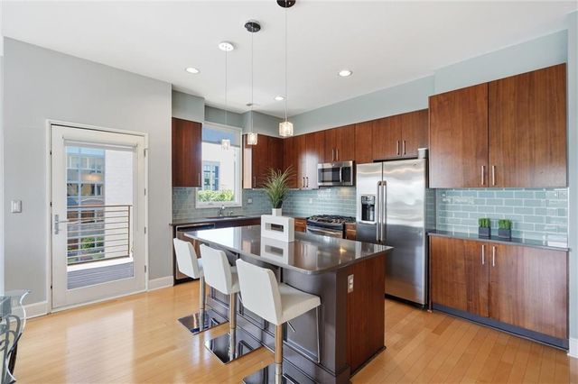 4521 Wornall Road 211, Kansas City, MO 64111