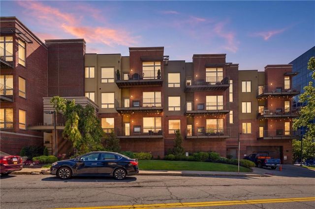 4521 Wornall Road 211, Kansas City, MO 64111