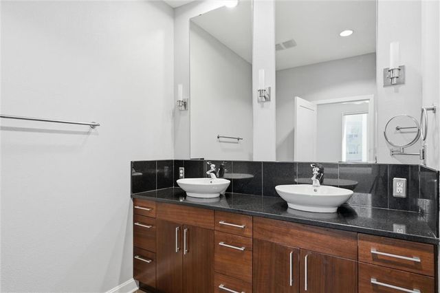 4521 Wornall Road 211, Kansas City, MO 64111