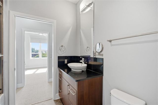 4521 Wornall Road 211, Kansas City, MO 64111