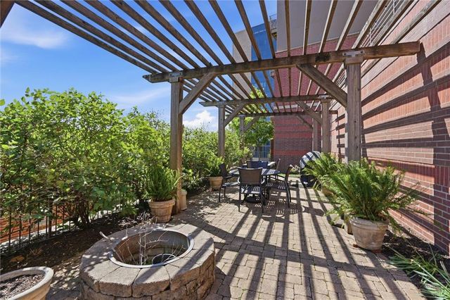 4521 Wornall Road 211, Kansas City, MO 64111