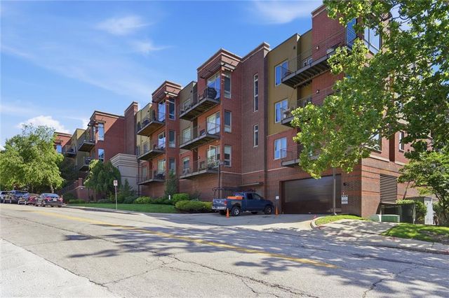 4521 Wornall Road 211, Kansas City, MO 64111