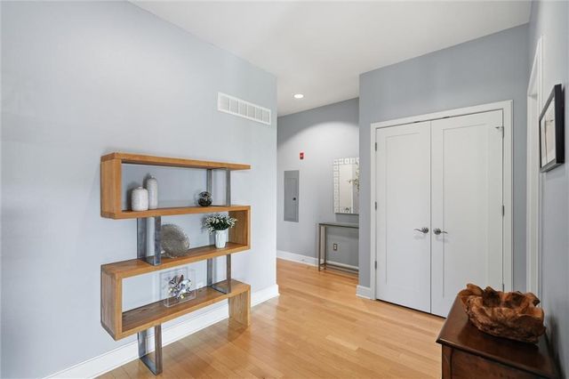 4521 Wornall Road 211, Kansas City, MO 64111