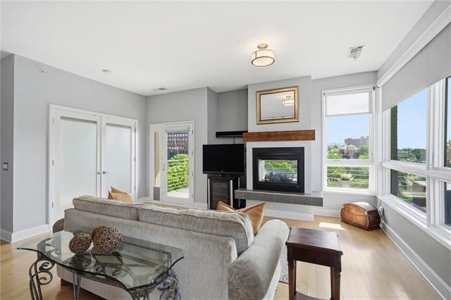 4521 Wornall Road 211, Kansas City, MO 64111