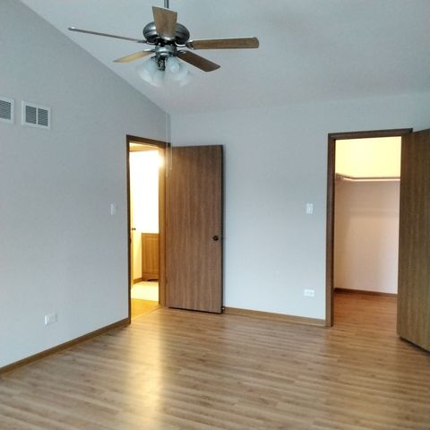 9303 WHITEHALL Lane 9303, Orland Park, IL 60462