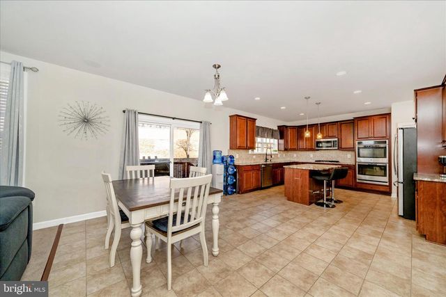 15845 EAGLE FEATHER DR, Woodbridge, VA 22191