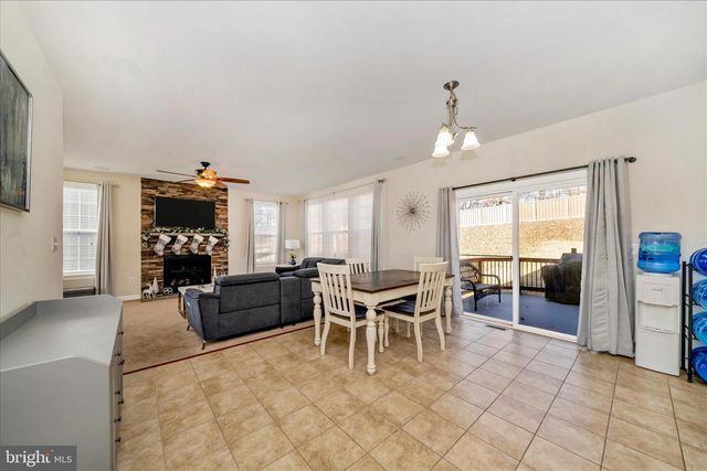 15845 EAGLE FEATHER DR, Woodbridge, VA 22191